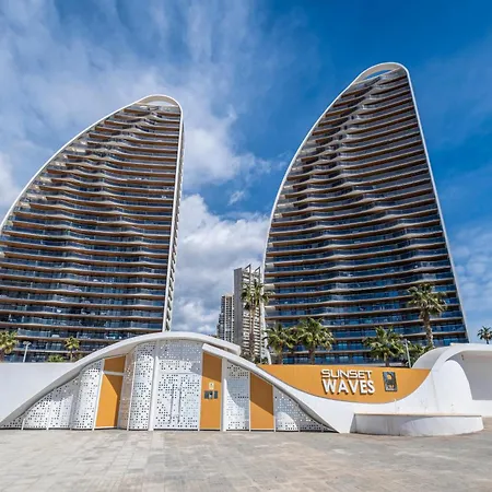 Sunset Waves 18-35 Poniente